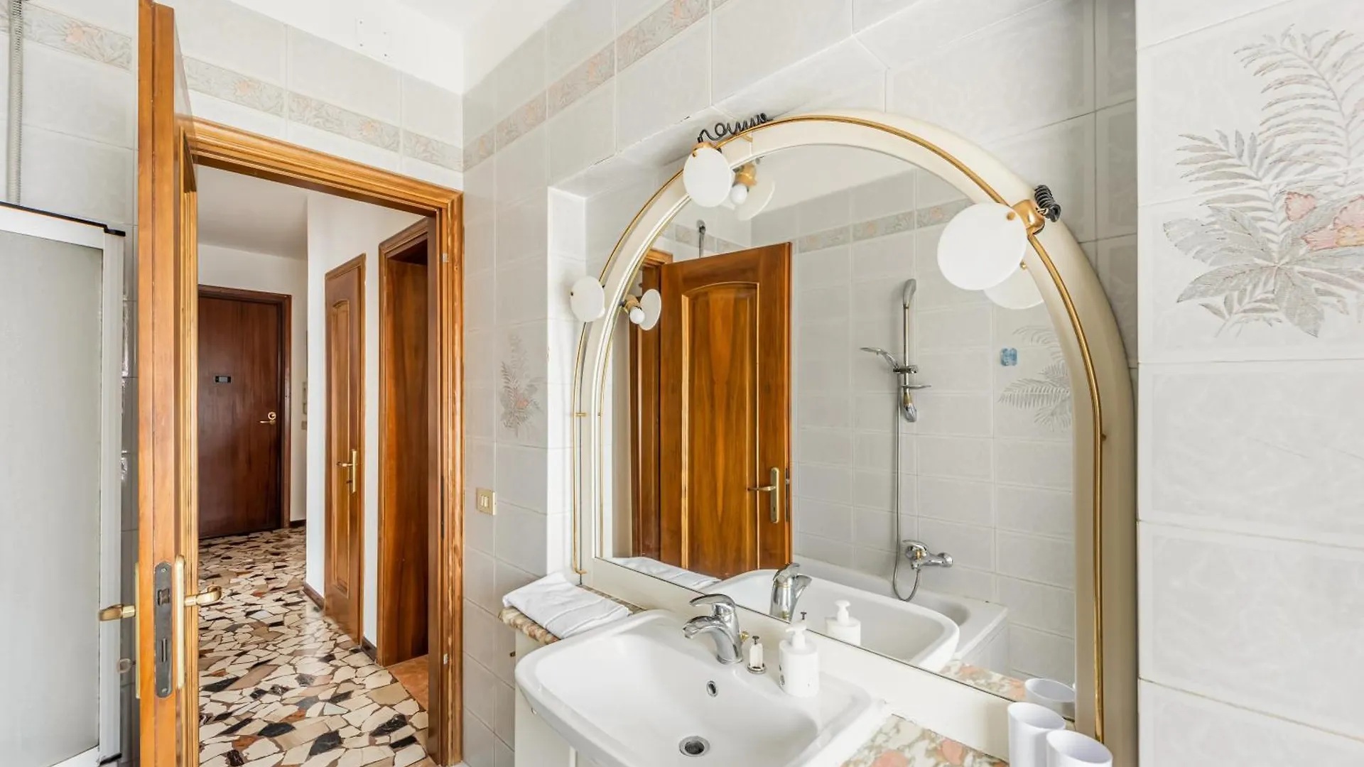 Cozy Apartment Near Venice With Balcony! 坎帕尔托 0*,  意大利